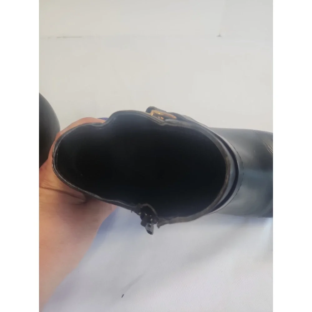 Place these black